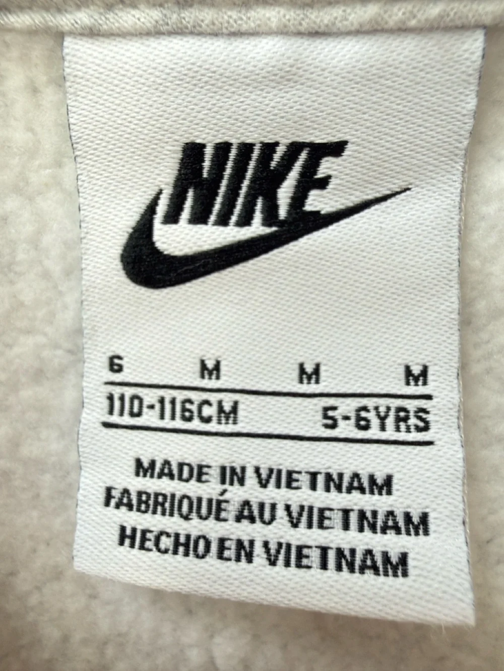 Nike Girls Kids Long Sleeve Graphic Pullover Gray Crewneck Logo Sweatshirt. 6.